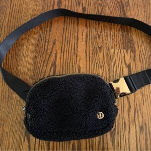 Lululemon Black Sherpa Belt Bag Gold Hardware